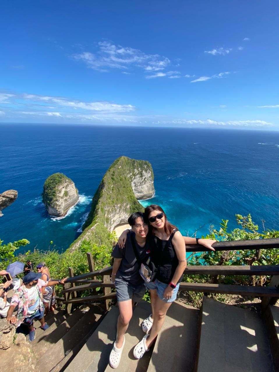 Two guests above Kelingking Beach, Nusa Penida